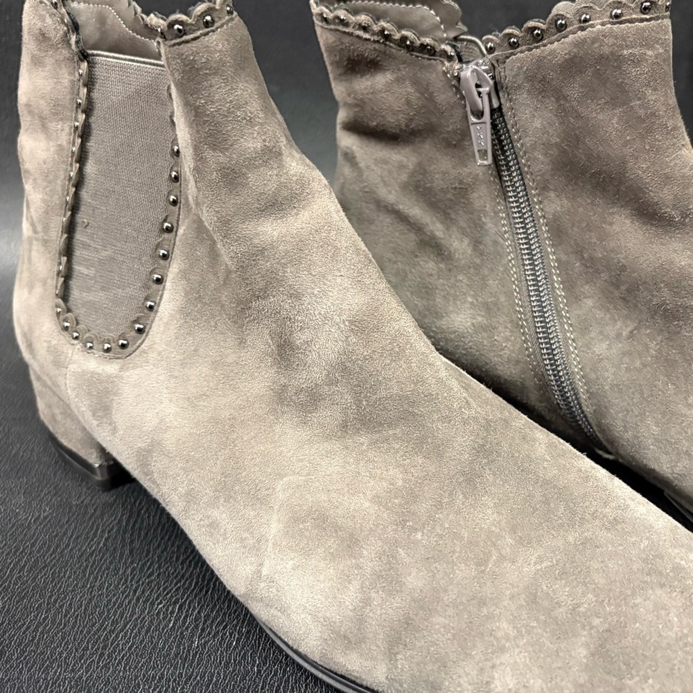 New VanEli Aksa Chelsea Boot 8.5 Suede Gunmetal Grey Scallop Studded Low Booties
